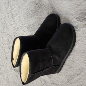 Women's NO BRAND suede  furlined winter boots size 40.( I WEAR A 7.5)